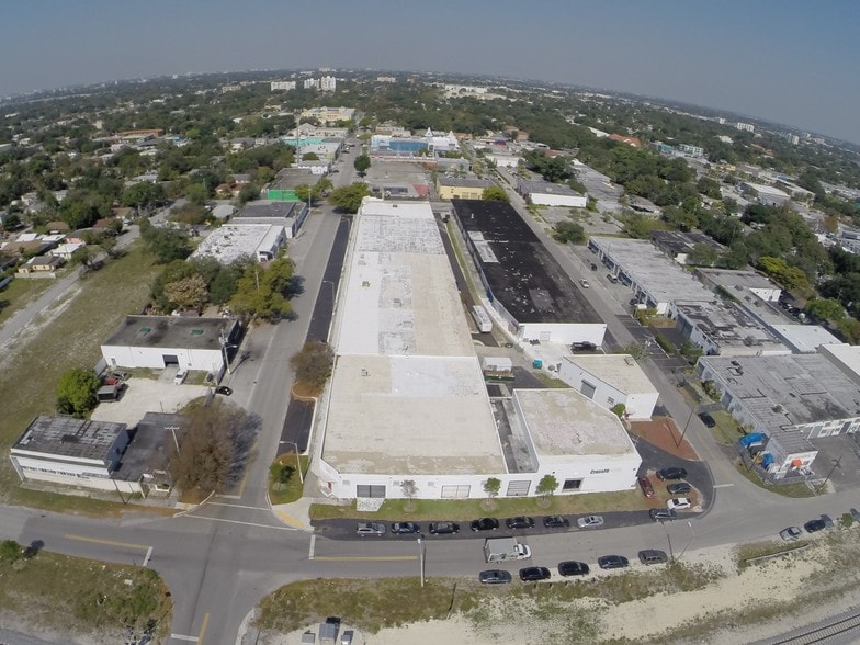 301-395 NE 59th St, Miami, FL for lease - Building Photo - Image 3 of 26