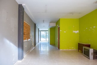 Plus de détails pour Multi-résidentiel à vendre