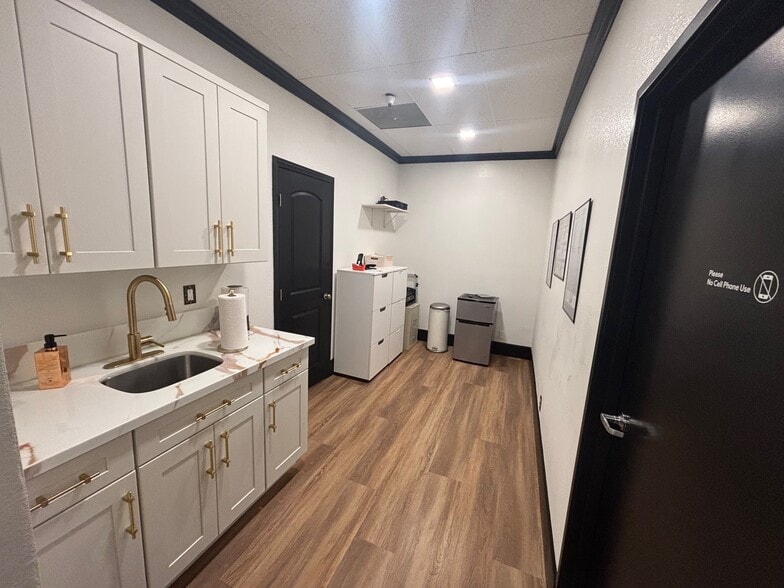 1122 E Lincoln Ave, Orange, CA for sale - Interior Photo - Image 3 of 18