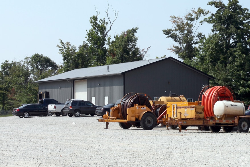 9808 Rawles Ave, Indianapolis, IN for sale - Primary Photo - Image 1 of 2