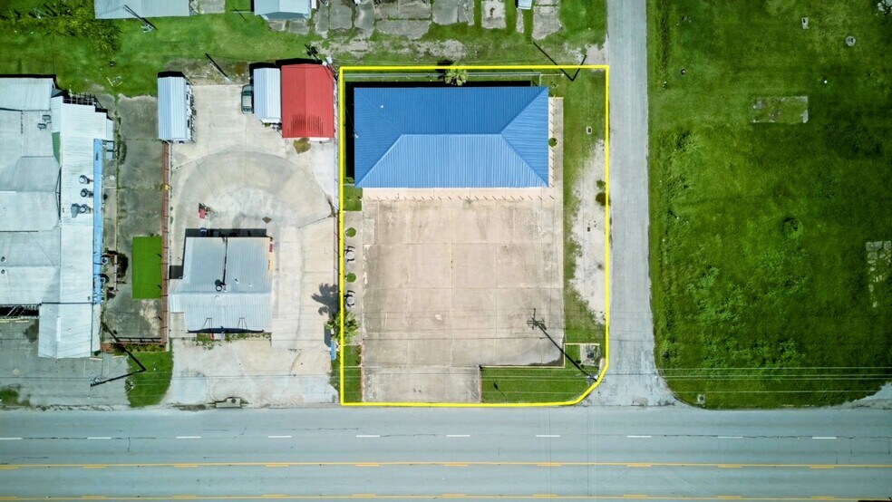 8799 State Highway 35 N, Van Vleck, TX à vendre - Photo du bâtiment - Image 2 de 57