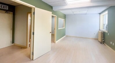 615-617 Yonge St, Toronto, ON for lease Interior Photo- Image 2 of 3