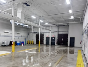 9 St de la Place du Commerce, Brossard, QC for lease Interior Photo- Image 2 of 3