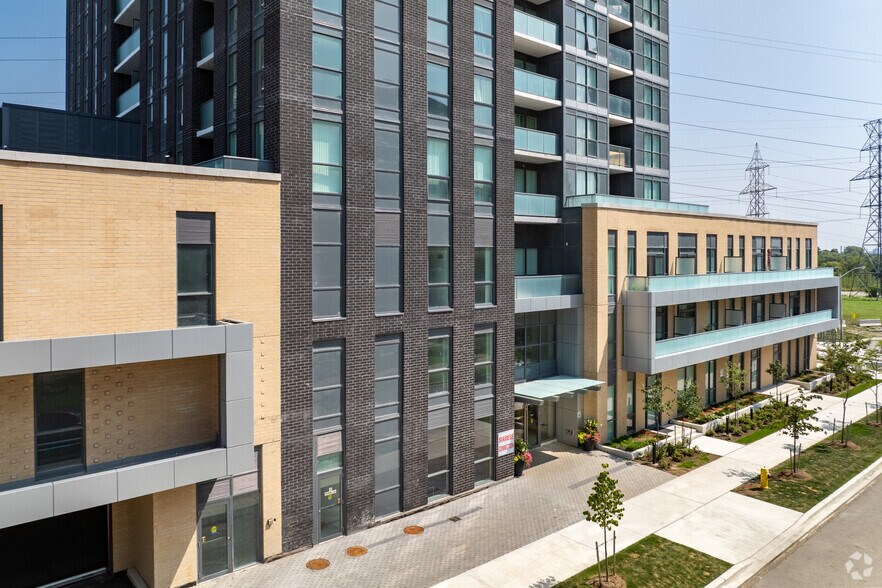 5 Zappacosta Dr, Toronto, ON à louer - Photo du bâtiment - Image 2 de 30