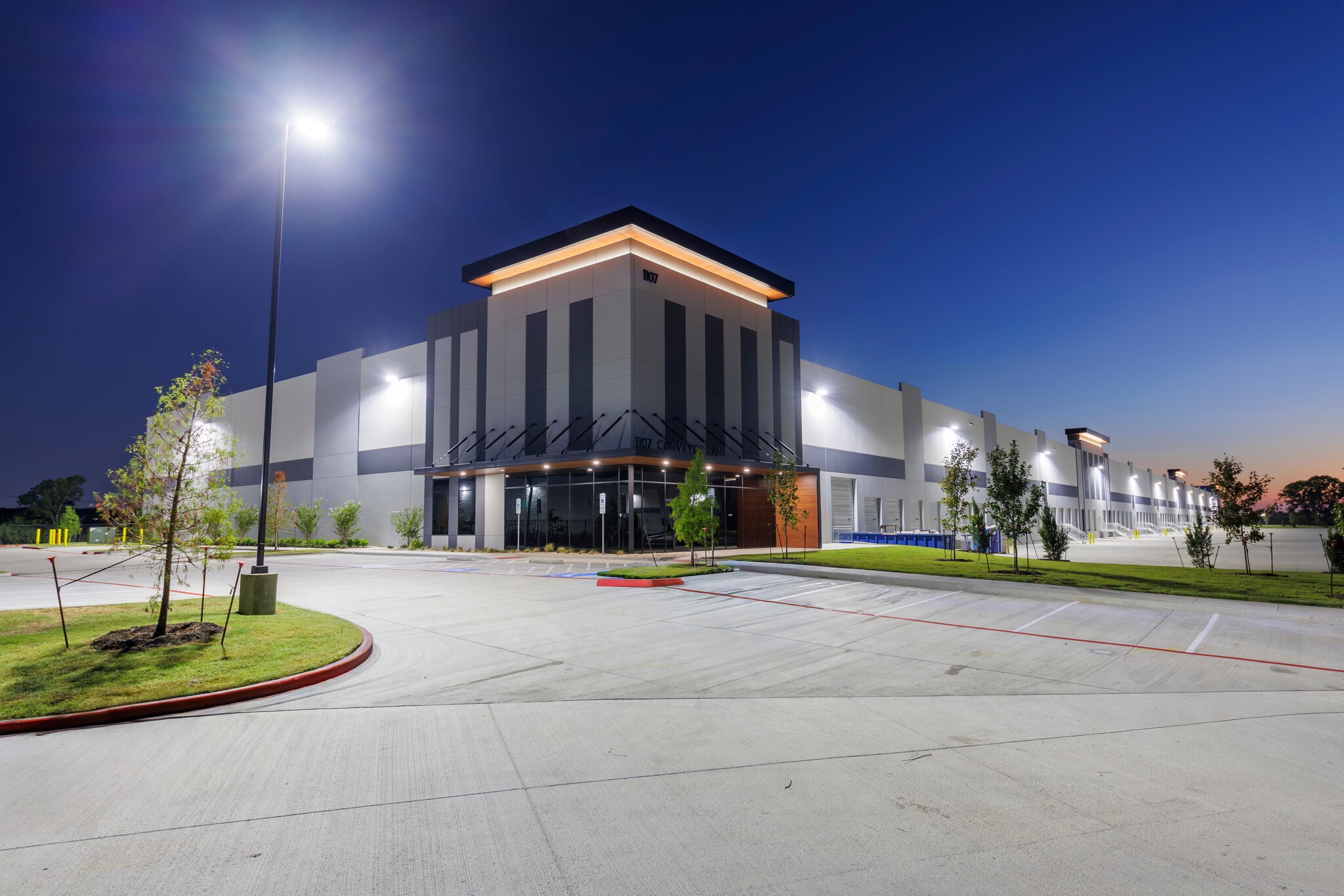 1107 Conveyor Ln, Dallas, TX for lease Primary Photo- Image 1 of 32