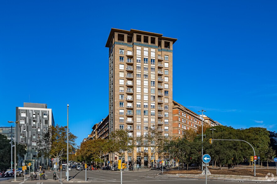 Retail in Barcelona for lease - Primary Photo - Image 1 of 2