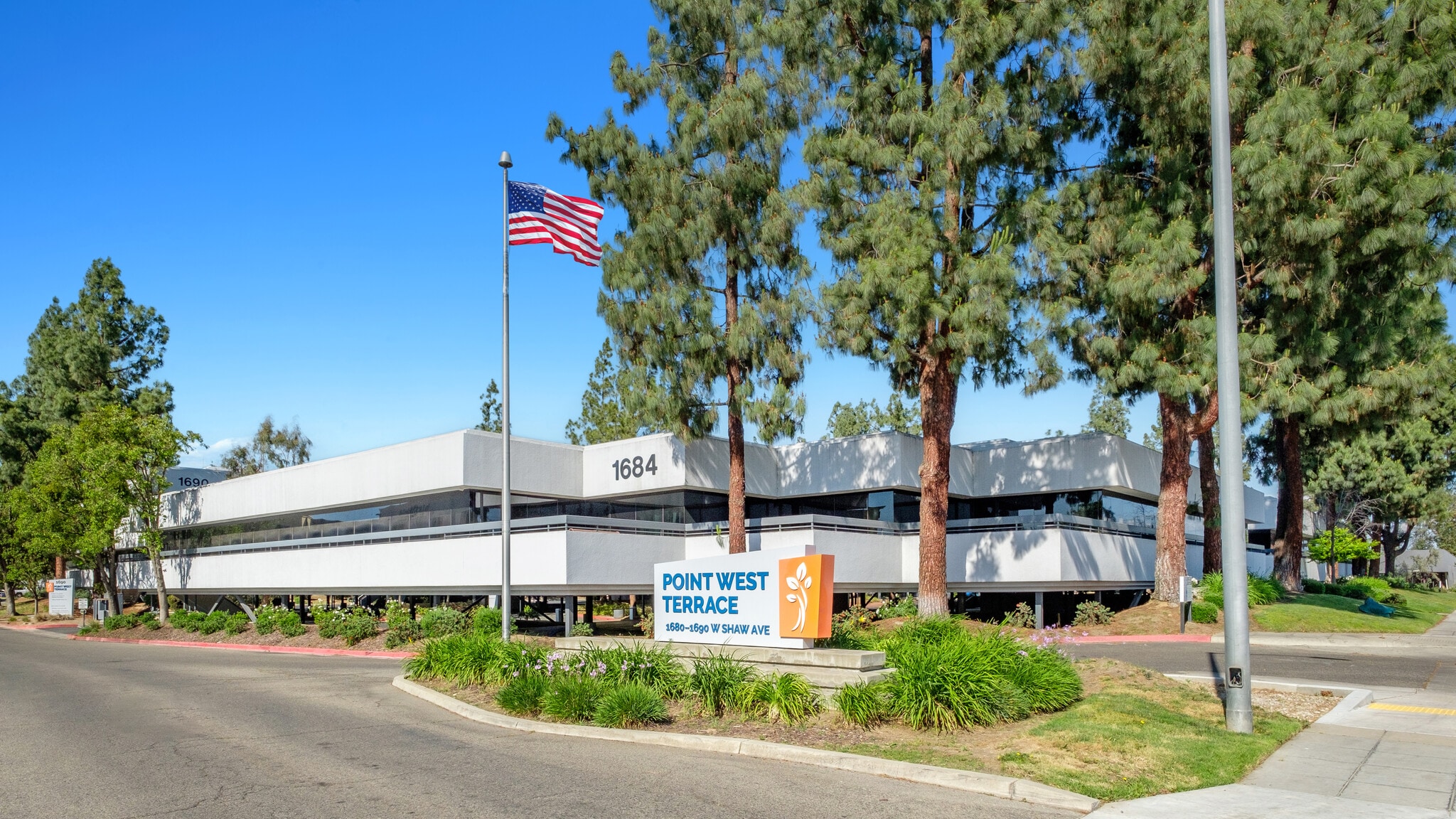 1680 W Shaw Ave, Fresno, CA for lease Primary Photo- Image 1 of 6