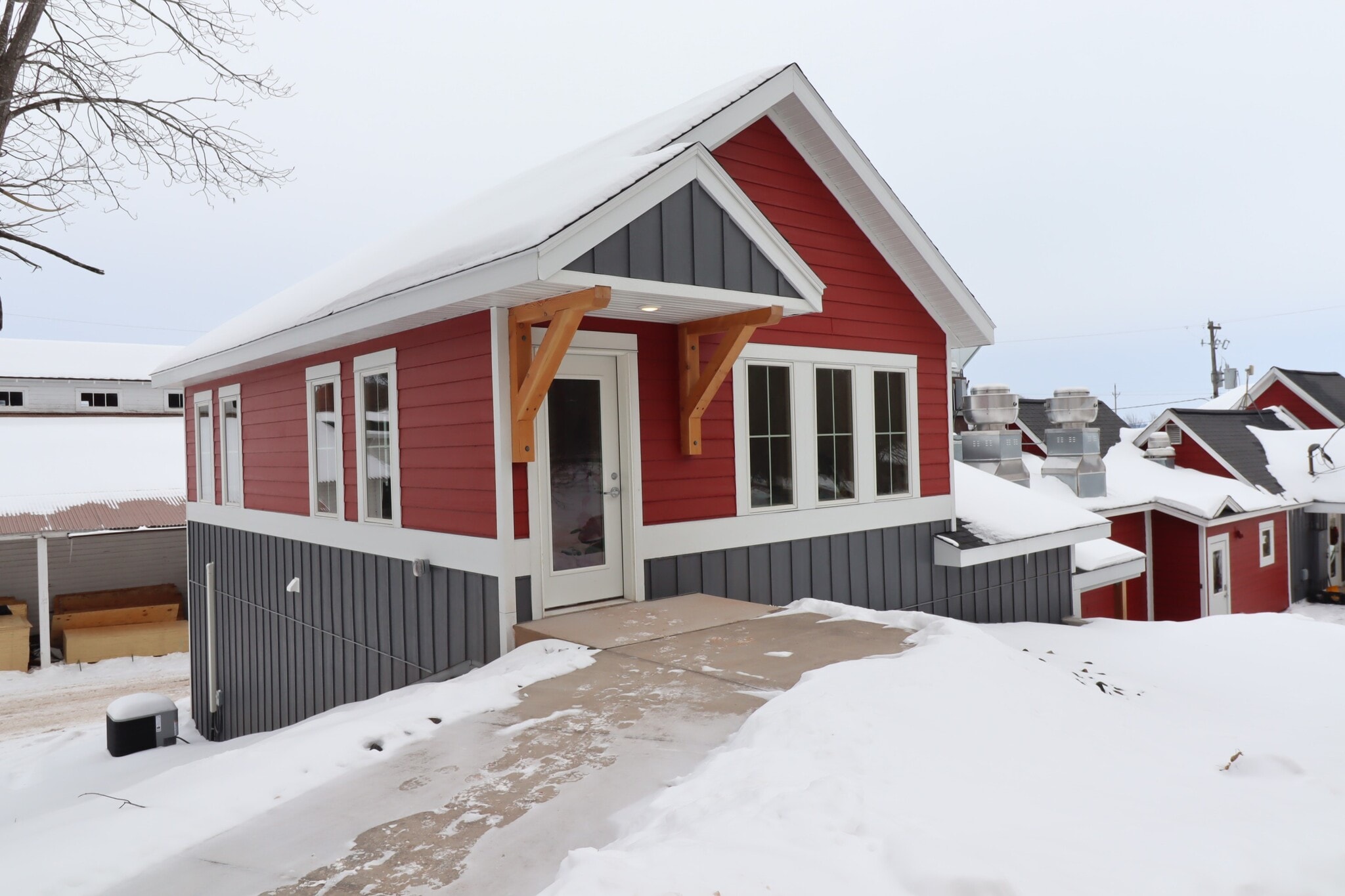 257 Manypenny Ave, Bayfield, WI for lease Primary Photo- Image 1 of 19