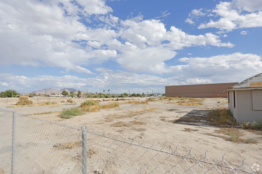 2625 Branson St, North Las Vegas, NV à vendre - Photo du bâtiment - Image 2 de 18