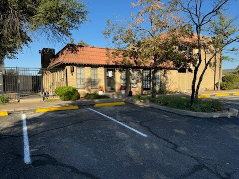 4651 Oakwood Dr, Odessa, TX à vendre - Photo du bâtiment - Image 2 de 12