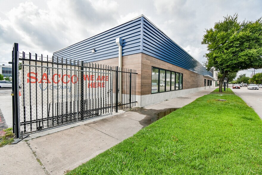 2323 San Jacinto St, Houston, TX à louer - Photo du bâtiment - Image 3 de 12