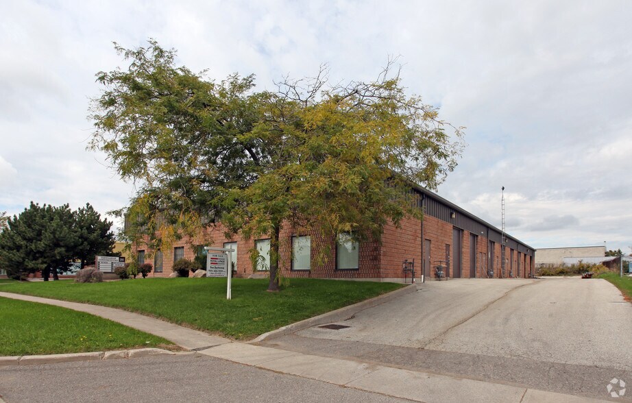 1260 Terwillegar Ave, Oshawa, ON for sale - Primary Photo - Image 1 of 1