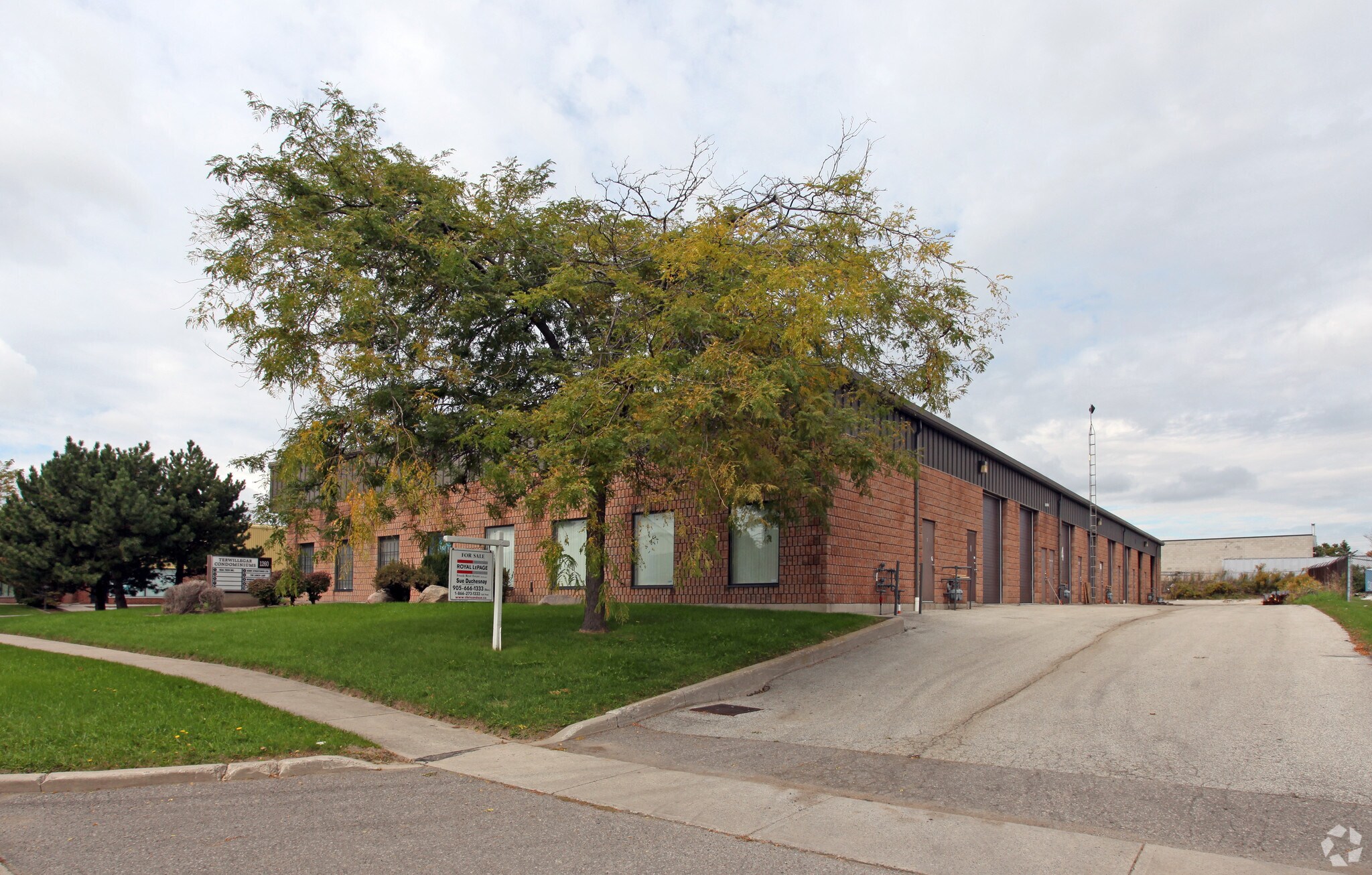 1260 Terwillegar Ave, Oshawa, ON for sale Primary Photo- Image 1 of 1