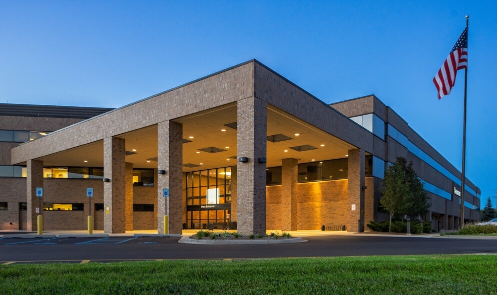 6900 Orchard Lake Rd, West Bloomfield, MI à louer Photo du bâtiment- Image 1 de 9