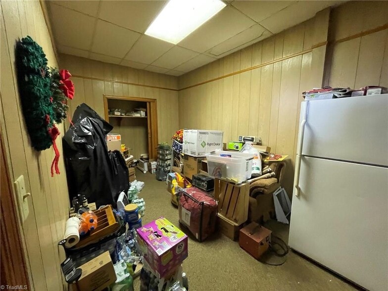 607 Main, Pilot Mountain, NC for sale - Interior Photo - Image 3 of 30