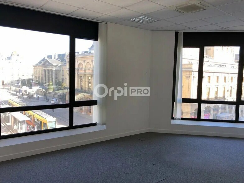 Office in Reims for lease - Interior Photo - Image 1 of 8