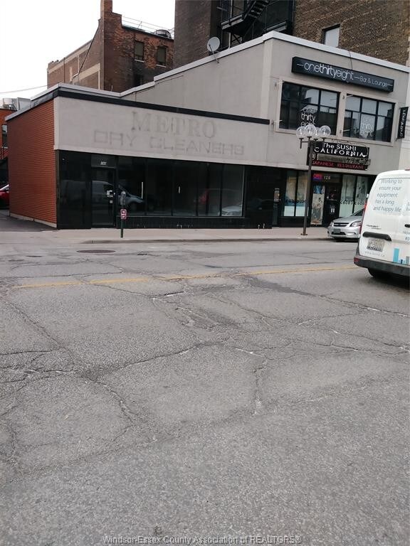 128-144 University Ave W, Windsor, ON for sale Primary Photo- Image 1 of 1