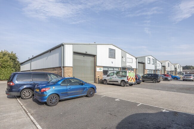 More details for 4 Ravenseft Park, Swindon - Industrial for Lease