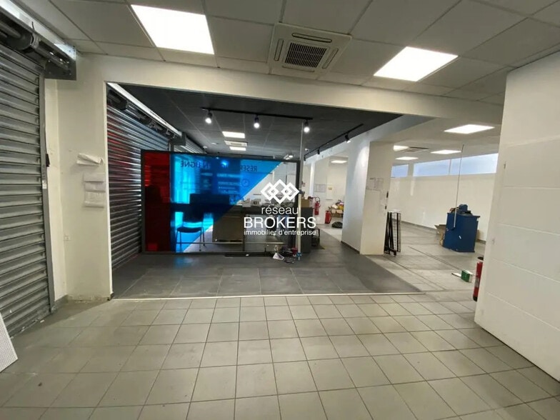 Retail in Grenoble for lease - Interior Photo - Image 3 of 7