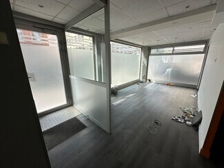 Plus de détails pour Multi-résidentiel à vendre