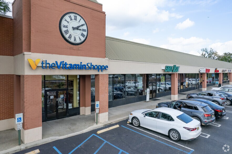 556 N State Route 17, Paramus, NJ à louer - Photo du bâtiment - Image 3 de 4