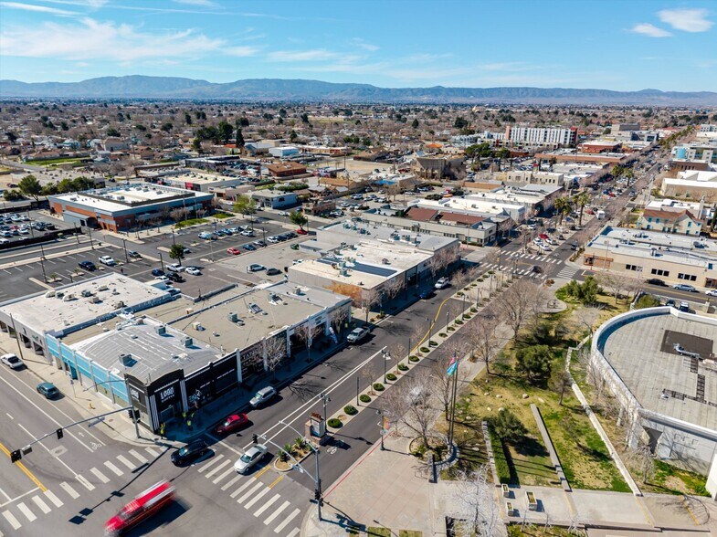 516 W Lancaster Blvd, Lancaster, CA à louer - Photo du bâtiment - Image 3 de 44