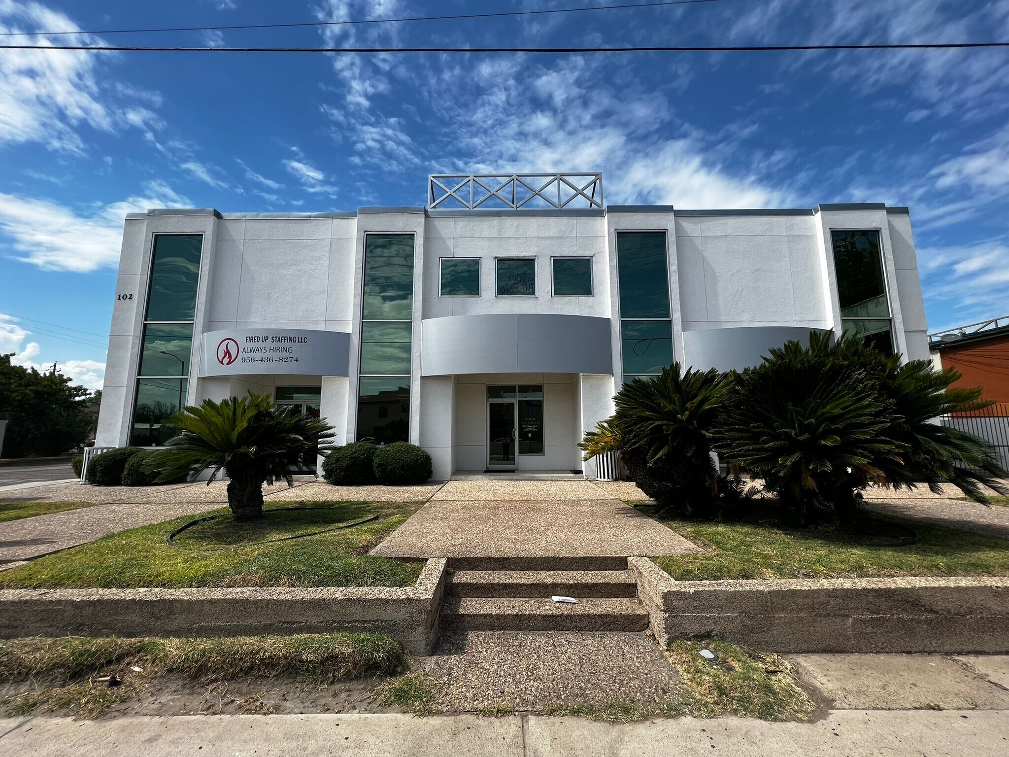 102 E Calton Rd, Laredo, TX for sale Primary Photo- Image 1 of 17