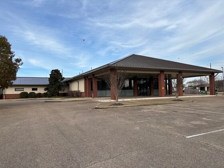 670 Crossover Rd, Tupelo, MS à vendre - Photo du bâtiment - Image 1 de 18