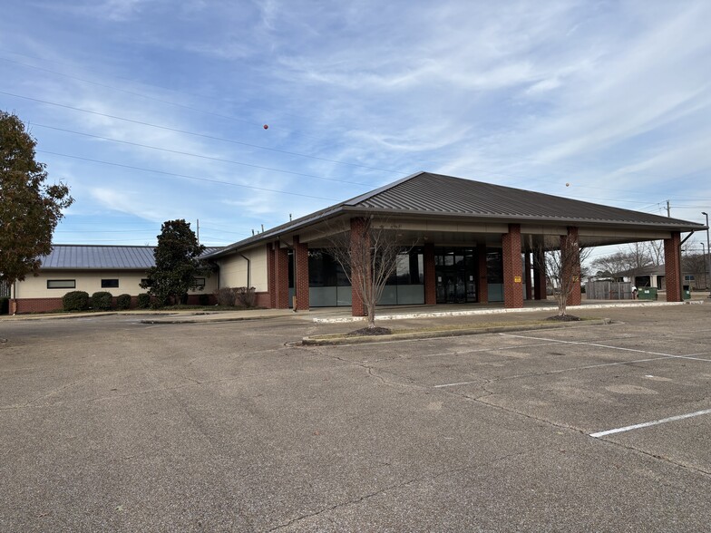 670 Crossover Rd, Tupelo, MS for sale - Primary Photo - Image 1 of 18