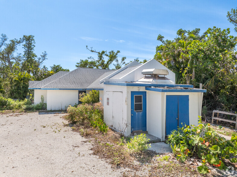 1544 Periwinkle Way, Sanibel, FL à vendre - Photo du b timent - Image 3 de 5