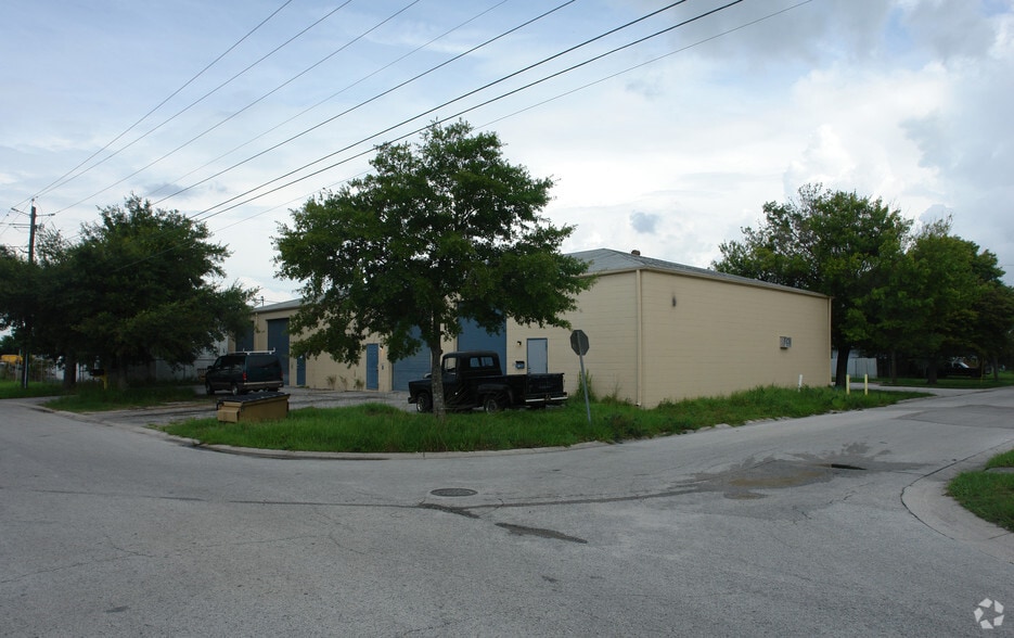 2401 28th Ave N, Saint Petersburg, FL for lease - Primary Photo - Image 1 of 2