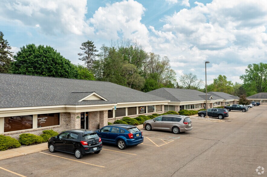 15851 S US Highway 27, Lansing, MI à vendre - Photo du bâtiment - Image 3 de 9