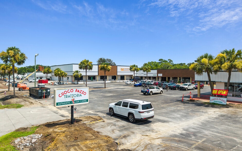 1035 Johnnie Dodds Blvd, Mt Pleasant, SC for lease - Building Photo - Image 2 of 19