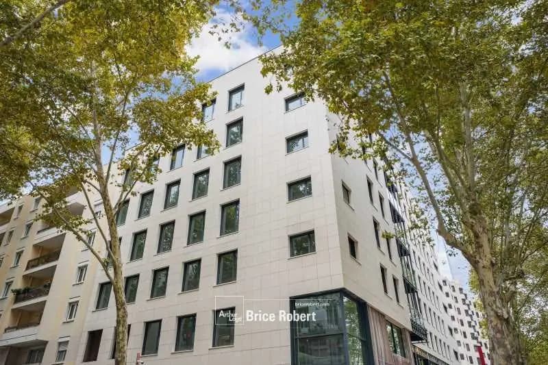 Flex in Lyon for lease Building Photo- Image 1 of 33