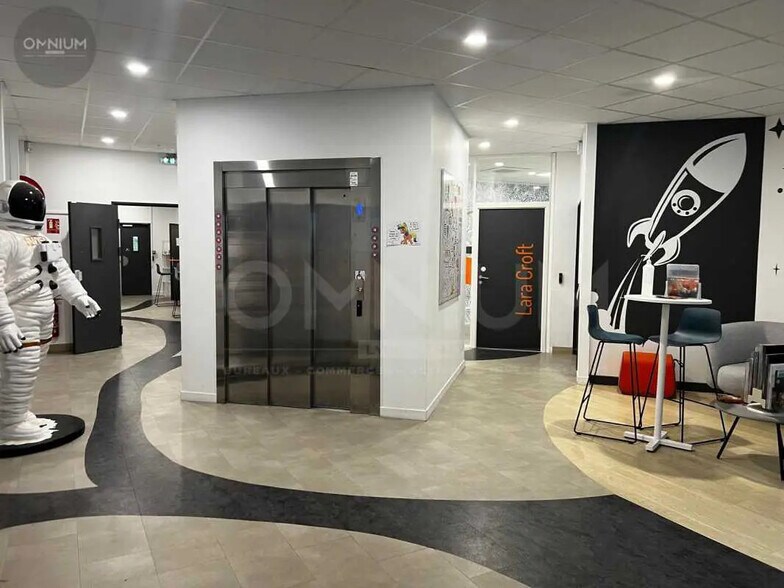 Bureau dans Villeurbanne à louer - Photo du bâtiment - Image 2 de 5