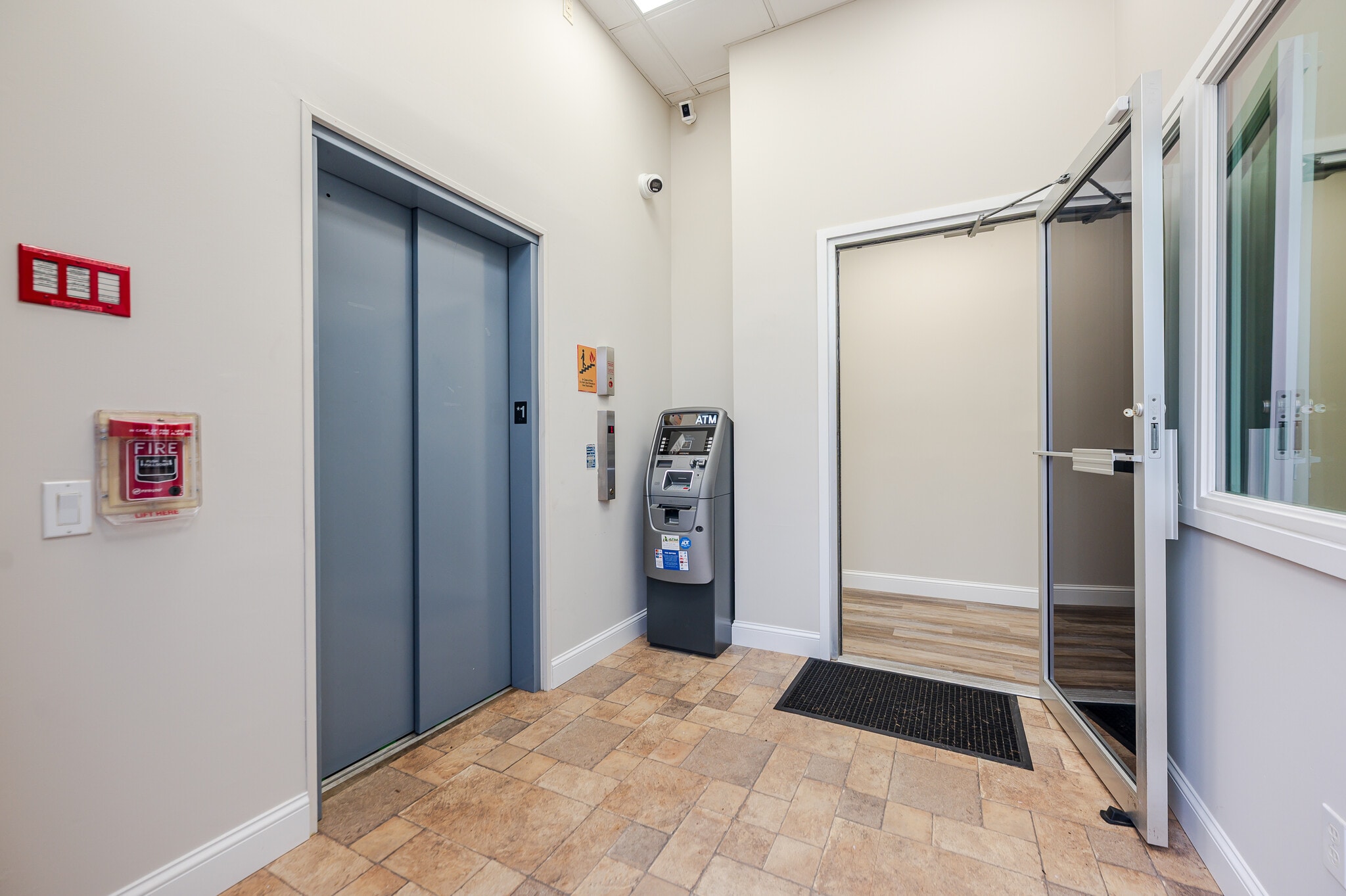 4 Weber Ave, Malverne, NY for lease Interior Photo- Image 1 of 12