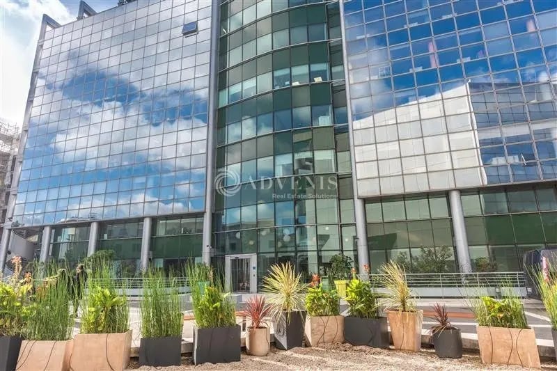 Office in Pantin for lease - Building Photo - Image 1 of 11