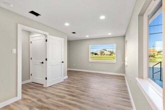 4650 Center St, Deer Park, TX for lease Interior Photo- Image 2 of 13