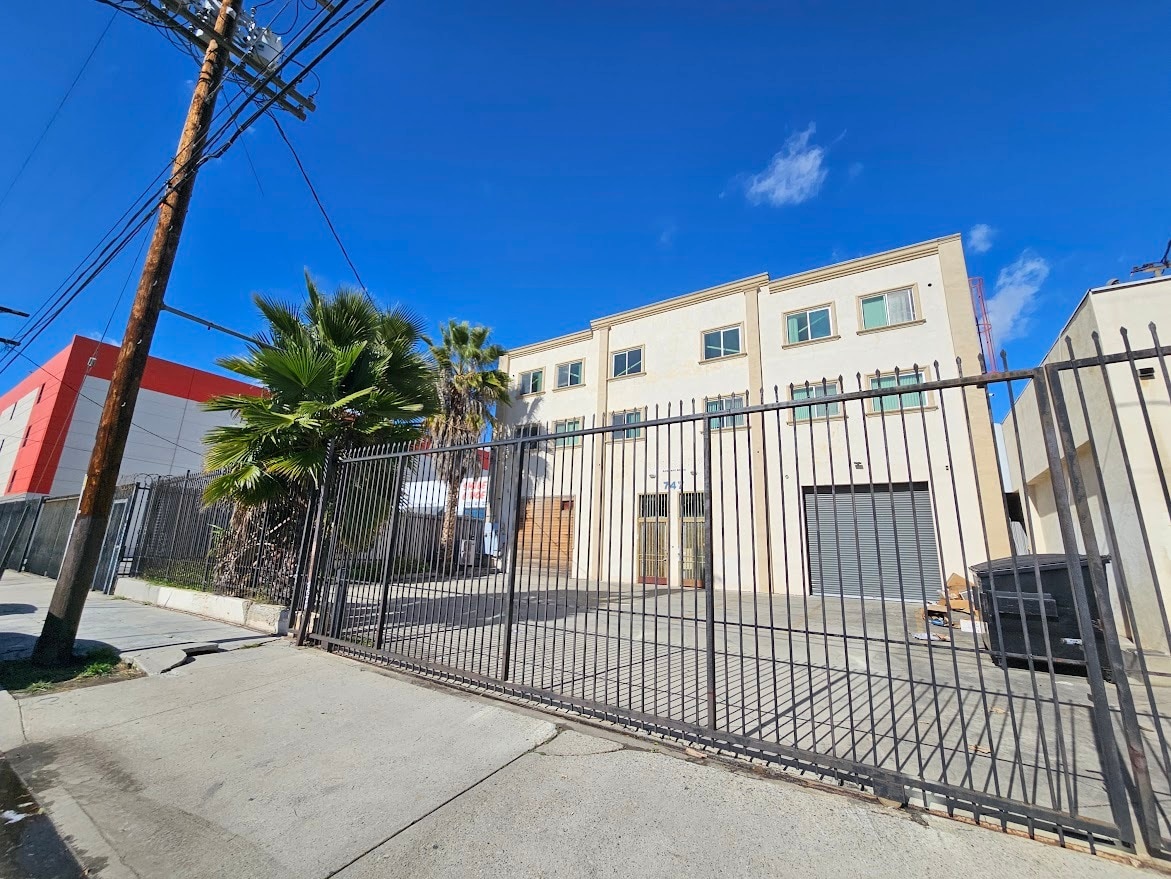 747 E 18th St, Los Angeles, CA for lease Primary Photo- Image 1 of 13
