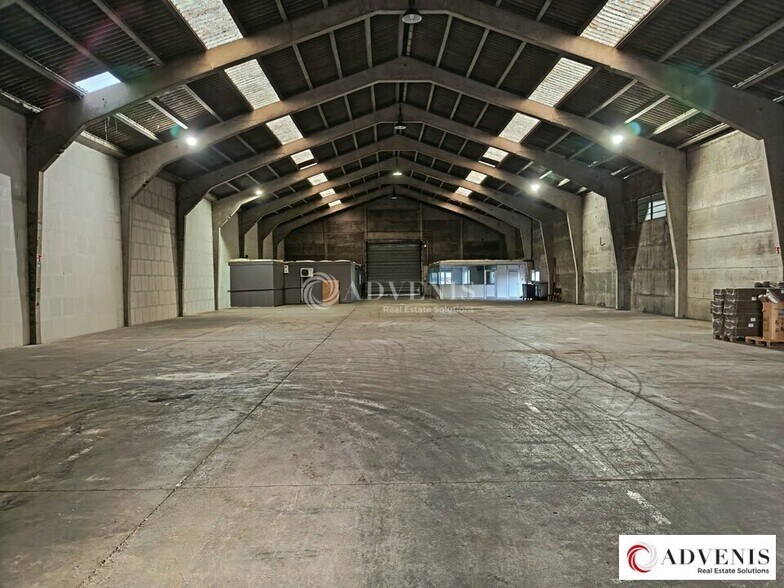 Industrial in Seclin for lease - Building Photo - Image 1 of 5