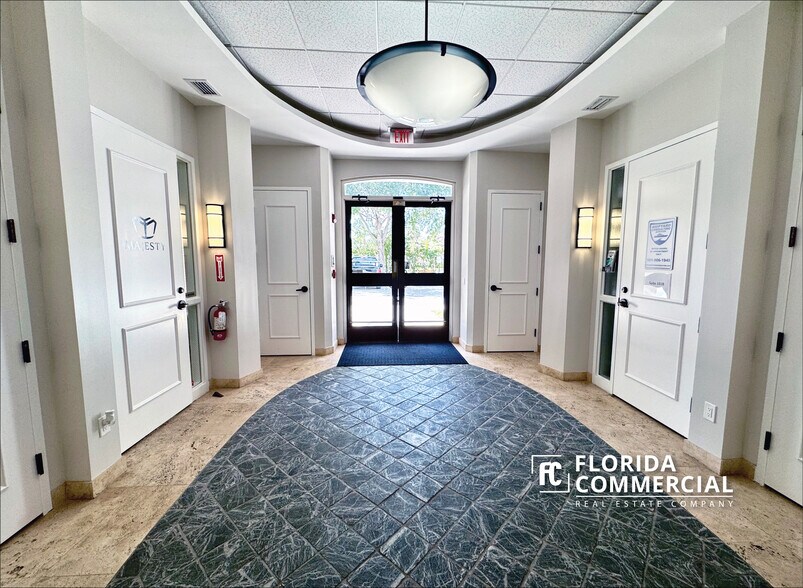 2300 SE Monterey Rd, Stuart, FL for sale - Interior Photo - Image 3 of 51