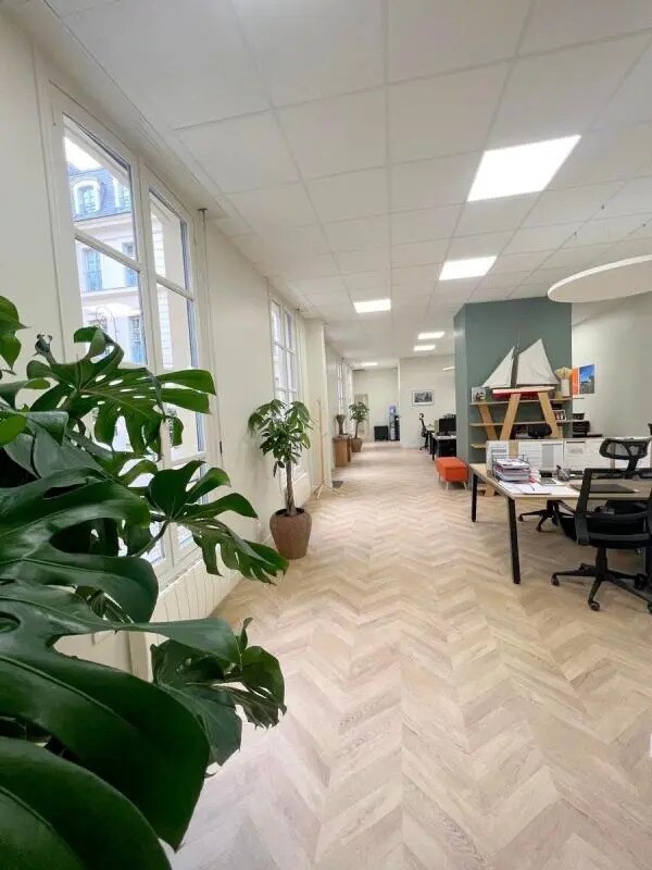 Office in Saint-Germain-en-Laye for lease Building Photo- Image 1 of 16