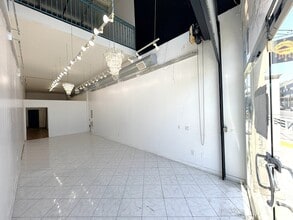 951 Crocker St, Los Angeles, CA for lease Interior Photo- Image 2 of 14
