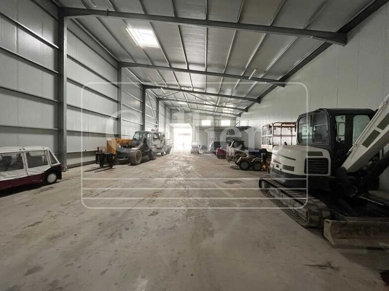 Flex in Gémenos for lease - Interior Photo - Image 2 of 3