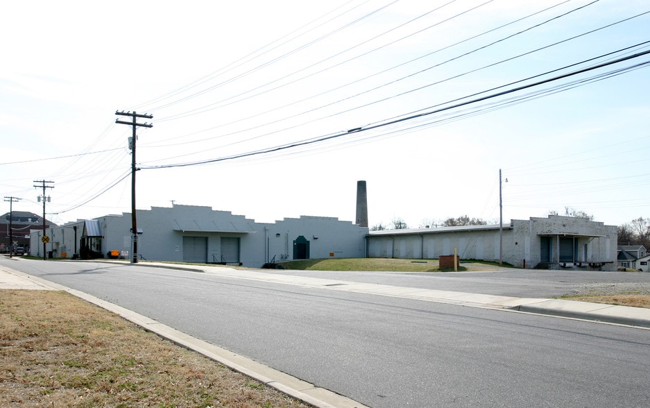 217-221 Depot St, Davidson, NC à louer - Photo du bâtiment - Image 2 de 5