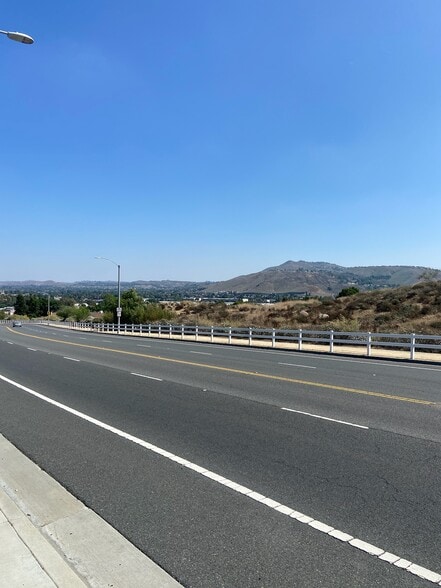 Collett Avenue and Pierce Street, Riverside, CA à vendre - Photo du bâtiment - Image 2 de 11