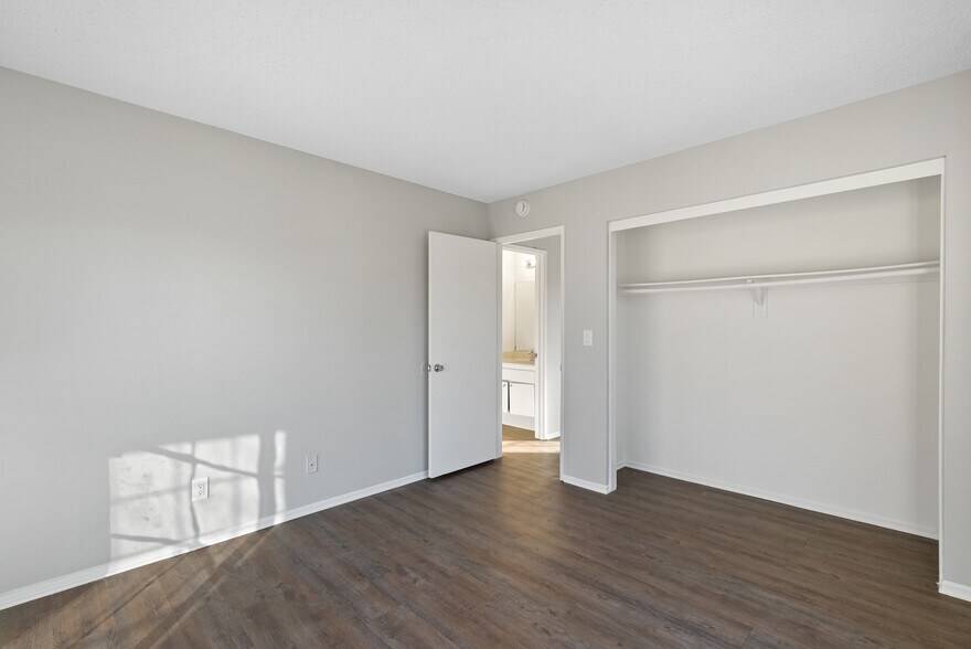 1515 N Dresser St, Santa Ana, CA à vendre - Photo du bâtiment - Image 3 de 34