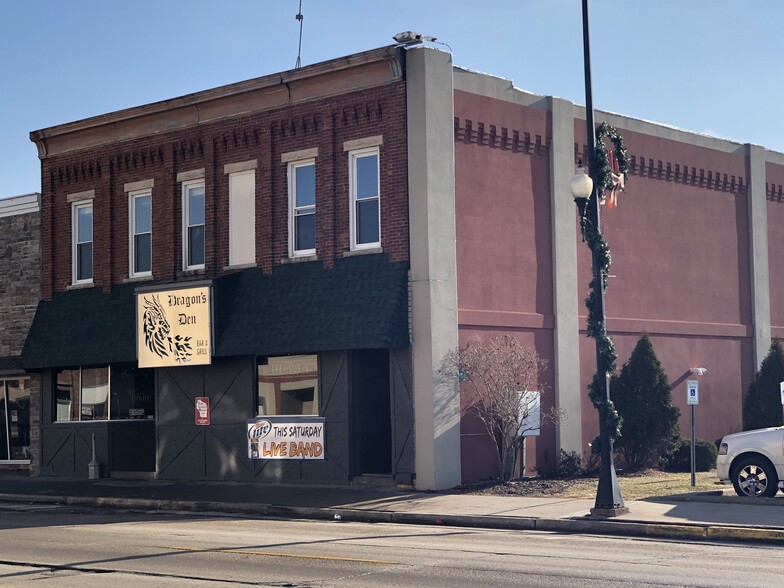 318 W North Water St, New London, WI for sale - Primary Photo - Image 1 of 43