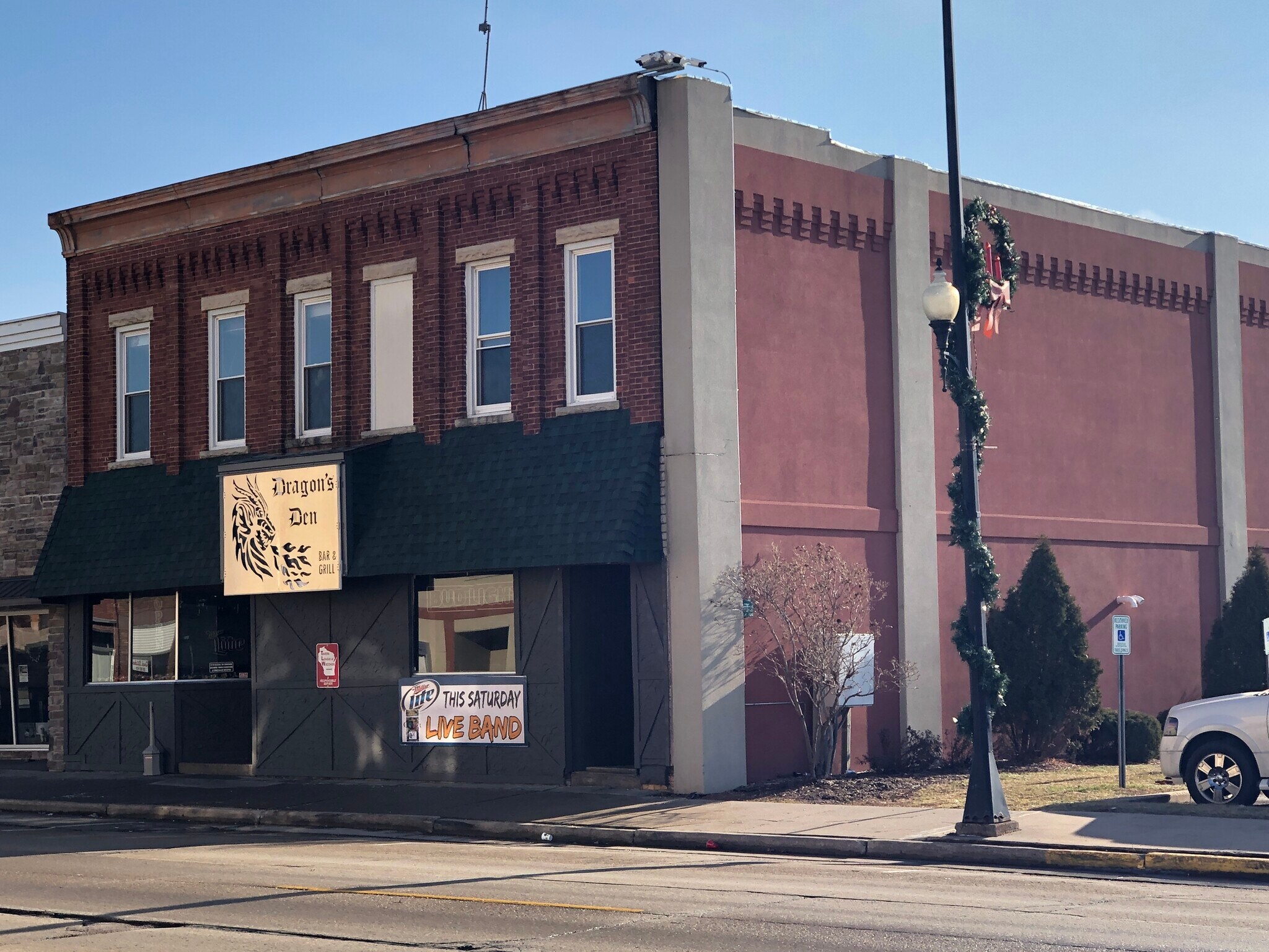318 W North Water St, New London, WI for sale Primary Photo- Image 1 of 44