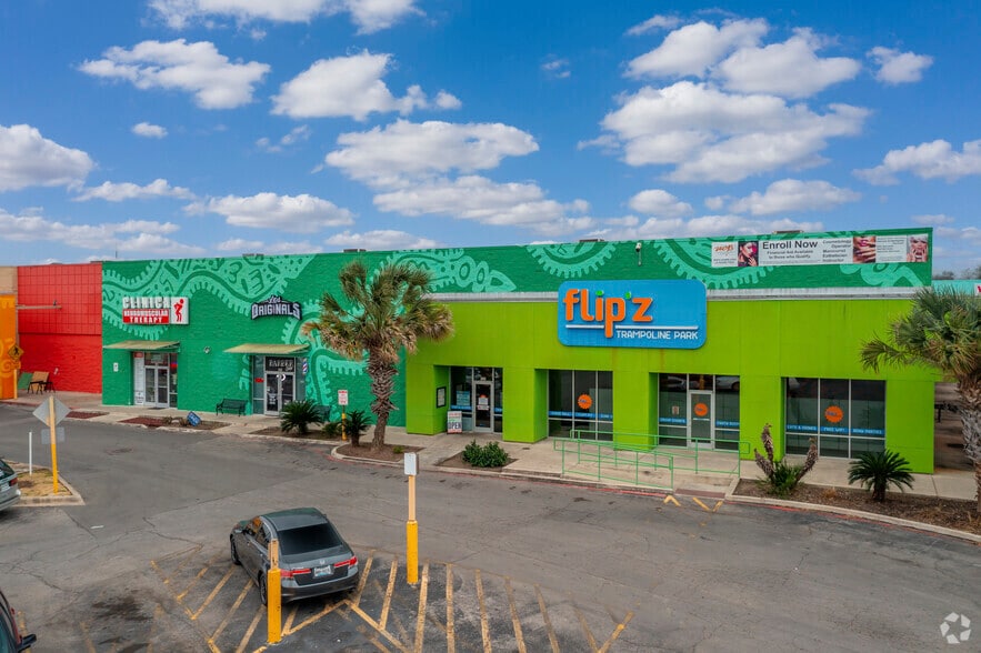 910 SE Military Dr, San Antonio, TX for lease - Building Photo - Image 2 of 7